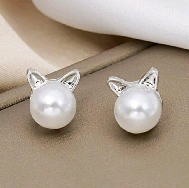 新品★人工パールの耳付ピアス < 女性アクセサリー/時計  新品★人工パールの耳付ピアス  < 女性アクセサリー/時計の