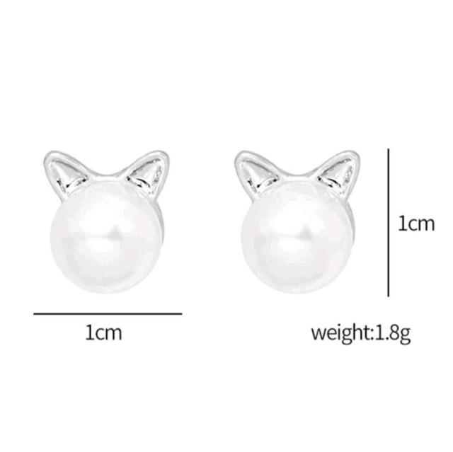新品★人工パールの耳付ピアス < 女性アクセサリー/時計  新品★人工パールの耳付ピアス < 女性アクセサリー/時計の