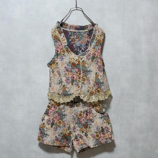 新品 レトロシルエット ゴブランセットアップ ベスト ショートパンツ < 女性ファッション  新品 レトロシルエット ゴブランセットアップ ベスト ショートパンツ  < 女性ファッションの