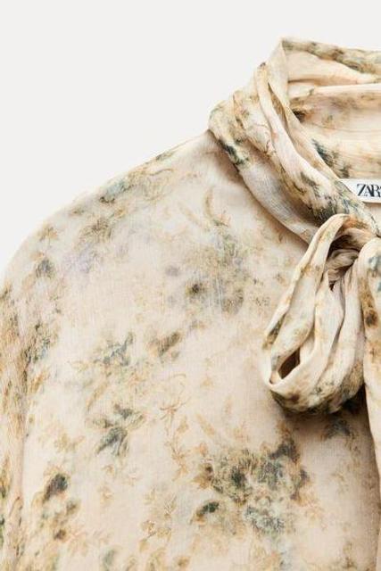 ZARAブラウス★秋色フラワーのシフォンブラウス/新品♪ < ブランド  ZARAブラウス★秋色フラワーのシフォンブラウス/新品♪ < ブランドの
