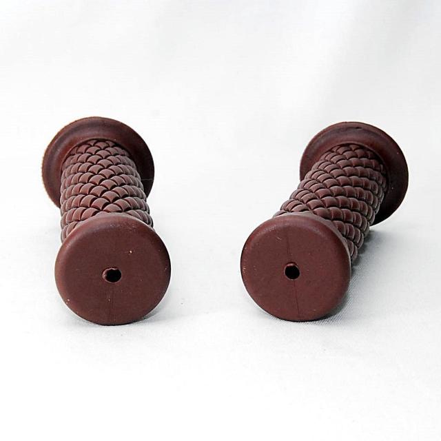 キルティング柄 ラバーハンドルグリップ ダークブラウン 非貫通式 バイク ラバーグリップ カスタム ハンドル グリップ 濃茶 < 自動車/バイク キルティング柄 ラバーハンドルグリップ ダークブラウン 非貫通式 バイク ラバーグリップ カスタム ハンドル グリップ 濃茶 < 自動車/バイク