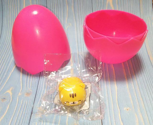 たまご卵玉子型ケース入りにゃんにゃんプルバックカー < おもちゃ  たまご卵玉子型ケース入りにゃんにゃんプルバックカー  < おもちゃの