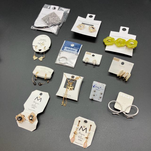 即決 新品 ピアス イヤリング ネックレス ヘアピン ヘアゴム 13個セット < 女性アクセサリー/時計 即決 新品 ピアス イヤリング ネックレス ヘアピン ヘアゴム 13個セット < 女性アクセサリー/時計の