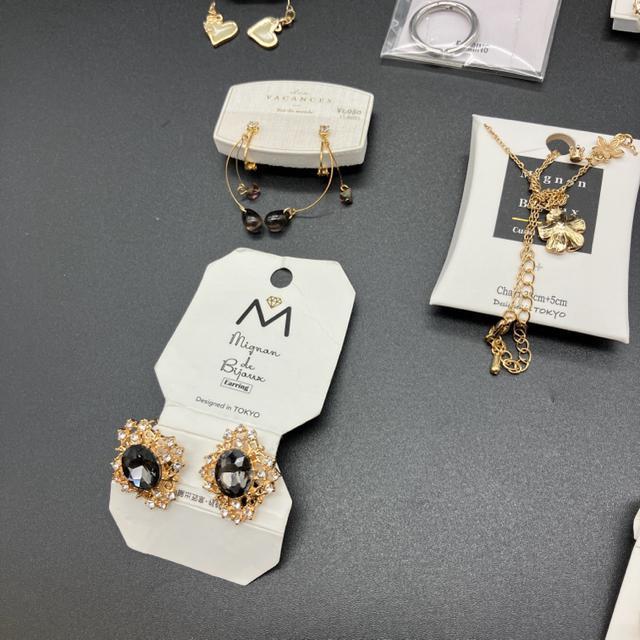即決 新品 ピアス イヤリング ネックレス ヘアピン ヘアゴム 13個セット < 女性アクセサリー/時計 即決 新品 ピアス イヤリング ネックレス ヘアピン ヘアゴム 13個セット < 女性アクセサリー/時計の