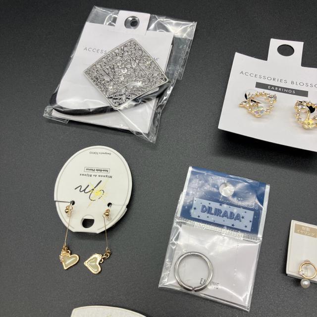 即決 新品 ピアス イヤリング ネックレス ヘアピン ヘアゴム 13個セット < 女性アクセサリー/時計 即決 新品 ピアス イヤリング ネックレス ヘアピン ヘアゴム 13個セット < 女性アクセサリー/時計の