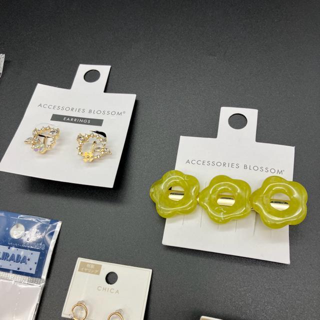 即決 新品 ピアス イヤリング ネックレス ヘアピン ヘアゴム 13個セット < 女性アクセサリー/時計 即決 新品 ピアス イヤリング ネックレス ヘアピン ヘアゴム 13個セット < 女性アクセサリー/時計の