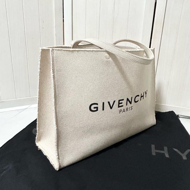 Vi ^Ot GIVENCHY LARGE G S g[gobO  uh 