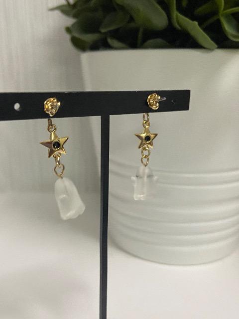 ハンドメイド ハロウィン おばけのチャームとデザインスターチャームを使用したピアス イヤリングに変更可能 < 女性ファッション  ハンドメイド ハロウィン おばけのチャームとデザインスターチャームを使用したピアス イヤリングに変更可能 < 女性ファッションの