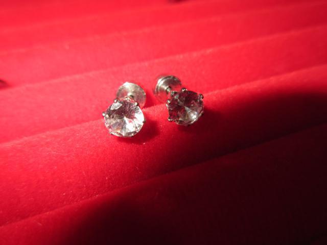 未使用☆ステンレス製*カチッとジュエルピアス*両耳ペア < 女性アクセサリー/時計  未使用☆ステンレス製*カチッとジュエルピアス*両耳ペア < 女性アクセサリー/時計の