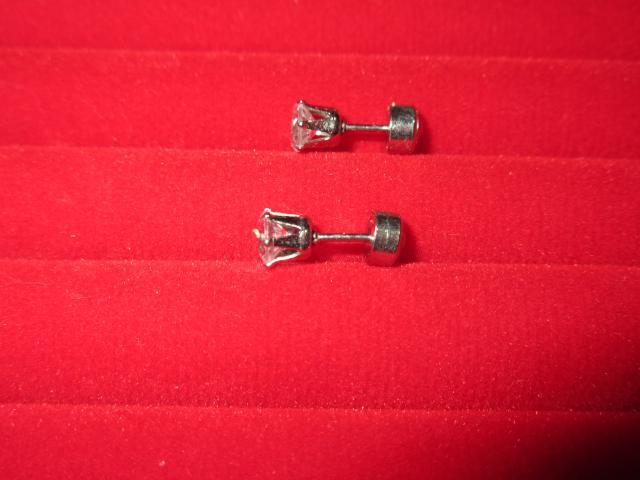 未使用☆ステンレス製*カチッとジュエルピアス*両耳ペア < 女性アクセサリー/時計  未使用☆ステンレス製*カチッとジュエルピアス*両耳ペア < 女性アクセサリー/時計の