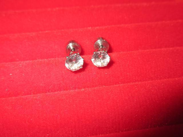 未使用☆ステンレス製*カチッとジュエルピアス*両耳ペア < 女性アクセサリー/時計  未使用☆ステンレス製*カチッとジュエルピアス*両耳ペア < 女性アクセサリー/時計の