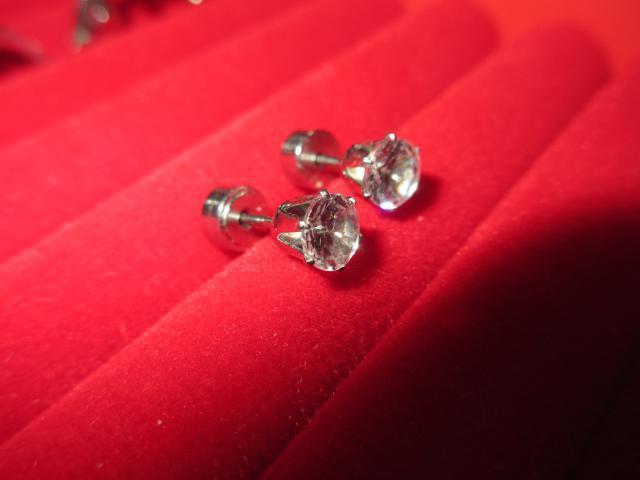 未使用☆ステンレス製*カチッとジュエルピアス*両耳ペア < 女性アクセサリー/時計  未使用☆ステンレス製*カチッとジュエルピアス*両耳ペア < 女性アクセサリー/時計の