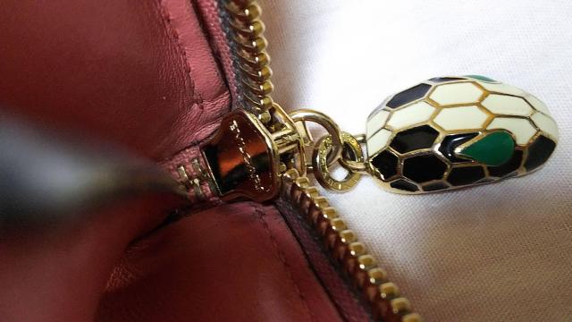 正規良 ブルガリ セルペンティ スネーク装飾ラウンドジップ長財布 小銭入れ有 ピンク 蛇装飾アイコン×B-zeroロゴ ウォレット < ブランド  正規良 ブルガリ セルペンティ スネーク装飾ラウンドジップ長財布 小銭入れ有 ピンク 蛇装飾アイコン×B-zeroロゴ ウォレット < ブランドの