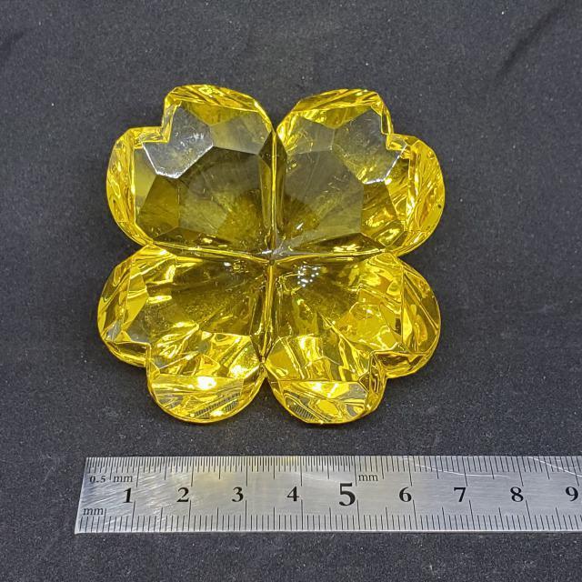 新品*アクリルアイス*四つ葉のクローバー*クリスタル*フィギュア*イエロー < インテリア/ライフ 新品*アクリルアイス*四つ葉のクローバー*クリスタル*フィギュア*イエロー < インテリア/ライフの