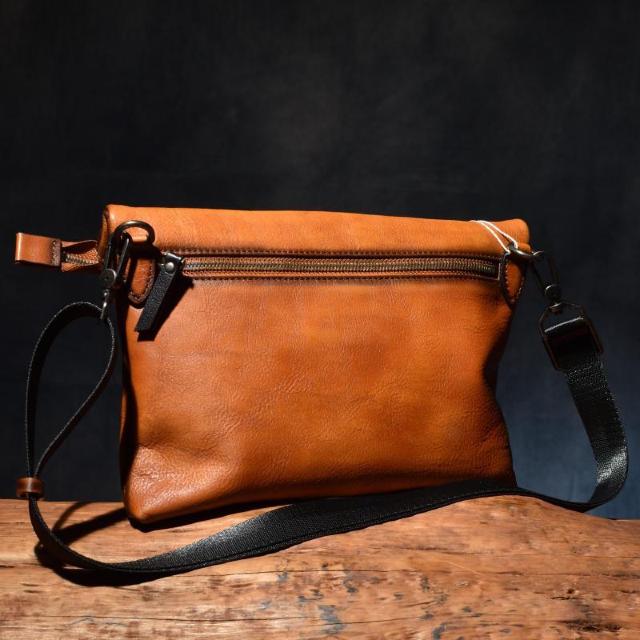 ◆NOROSHI(狼煙) 本気サコッシュ 薄型 ショルダーバッグ クラッチバッグ◆b45茶 < 男性ファッション ◆NOROSHI(狼煙) 本気サコッシュ 薄型 ショルダーバッグ クラッチバッグ◆b45茶 < 男性ファッションの