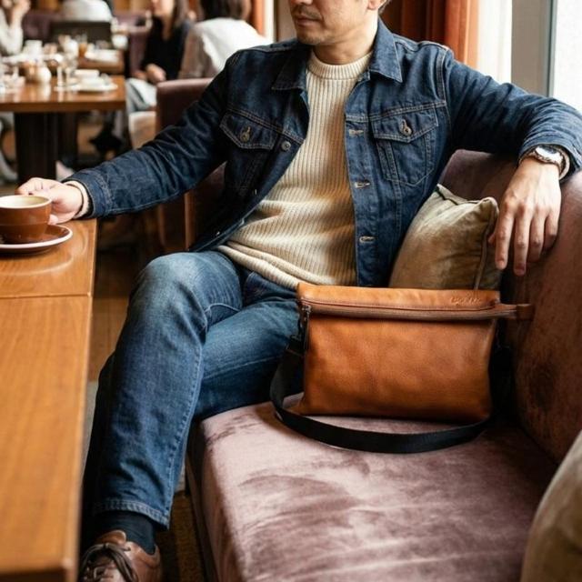 ◆NOROSHI(狼煙) 本気サコッシュ 薄型 ショルダーバッグ クラッチバッグ◆b45茶 < 男性ファッション ◆NOROSHI(狼煙) 本気サコッシュ 薄型 ショルダーバッグ クラッチバッグ◆b45茶 < 男性ファッションの