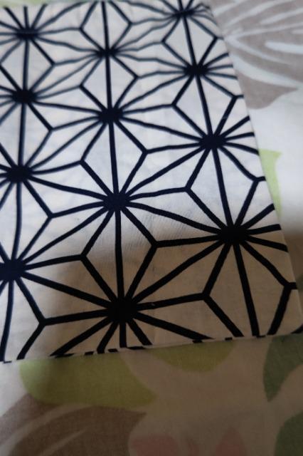 ★処分品★生成×紺麻葉大柄ナナメ掛巾着袋 < キッズ/ベビー  ★処分品★生成×紺麻葉大柄ナナメ掛巾着袋 < キッズ/ベビーの