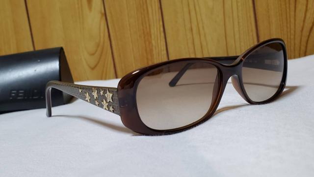 正規良 レア フェンディ グラマラススターサングラス 茶×ゴールドロゴ☆ ズッカFロゴ 付属有 ゴシックアイウェア < ブランド  正規良 レア フェンディ グラマラススターサングラス 茶×ゴールドロゴ☆ ズッカFロゴ 付属有 ゴシックアイウェア < ブランドの