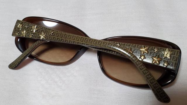 正規良 レア フェンディ グラマラススターサングラス 茶×ゴールドロゴ☆ ズッカFロゴ 付属有 ゴシックアイウェア < ブランド  正規良 レア フェンディ グラマラススターサングラス 茶×ゴールドロゴ☆ ズッカFロゴ 付属有 ゴシックアイウェア < ブランドの