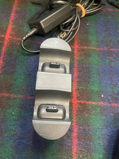 PlayStation 4(PS4) CUH-2000A SONY ブラック コントローラー 充電器 カメラ < ゲーム本体/ソフト PlayStation 4(PS4) CUH-2000A SONY ブラック コントローラー 充電器 カメラ < ゲーム本体/ソフトの