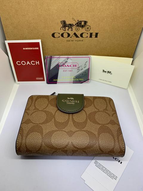 COACH  �R�[�`  C0082  ��܂���z�@���O�W���A���[  �V�O�l�`���[�@PVC  ���U�[  �~�f�B�A���@�R�[�i�[�W�b�v  �� �u�����h�� 