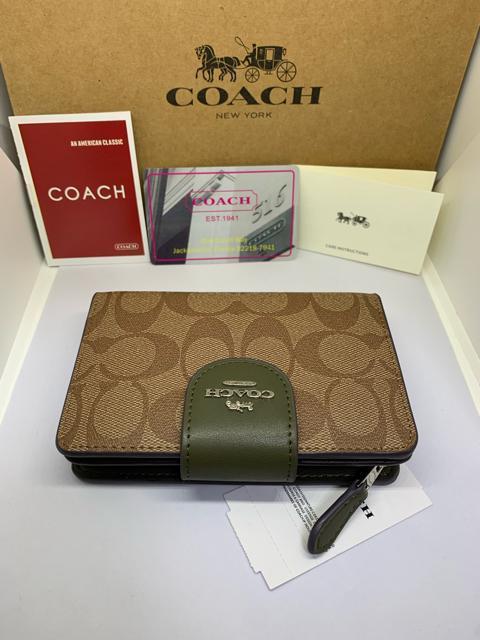 COACH  �R�[�`  C0082  ��܂���z�@���O�W���A���[  �V�O�l�`���[�@PVC  ���U�[  �~�f�B�A���@�R�[�i�[�W�b�v �� �u�����h�� 