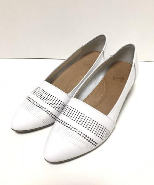 (24.5)イングing〓低ヒールローファーパンプス〓パンチング白ホワイト美品 < 女性ファッション (24.5)イングing〓低ヒールローファーパンプス〓パンチング白ホワイト美品 < 女性ファッションの