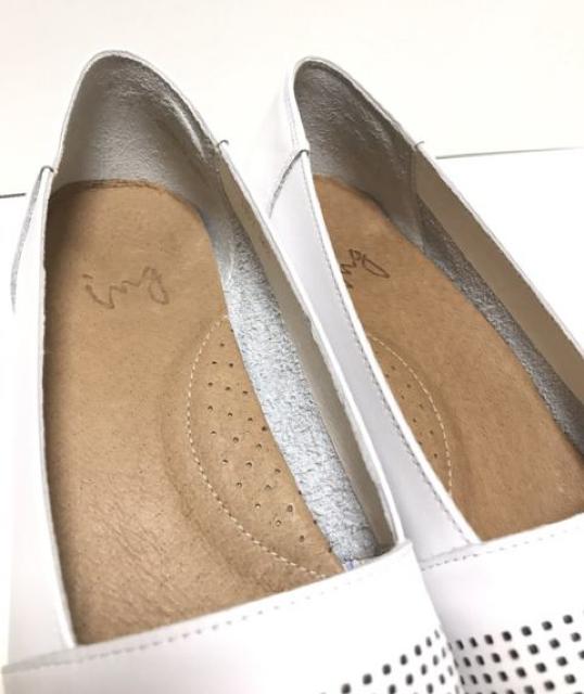 (24.5)イングing〓低ヒールローファーパンプス〓パンチング白ホワイト美品 < 女性ファッション (24.5)イングing〓低ヒールローファーパンプス〓パンチング白ホワイト美品 < 女性ファッションの