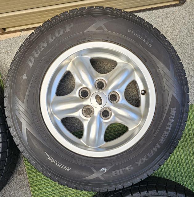 LANDROVERランドローバー純正16インチ7j+57 5H-120.65 70mmハブ ダンロップ WINTER MAXX S < 自動車/バイク LANDROVERランドローバー純正16インチ7j+57 5H-120.65 70mmハブ ダンロップ WINTER MAXX S < 自動車/バイク