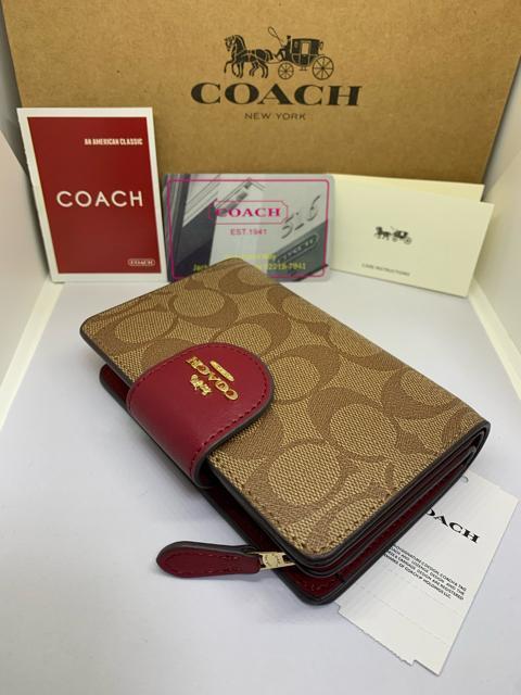COACH  �R�[�`  C0082  ��܂���z�@���O�W���A���[  �V�O�l�`���[�@PVC  ���U�[�@�~�f�B�A��  �R�[�i�[�W�b�v �� �u�����h�� 