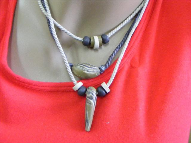 ●アジアン/エスニック木製ペンダント ハンドメイド布製ショールネックレスNO13 < 女性ファッション  ●アジアン/エスニック木製ペンダント ハンドメイド布製ショールネックレスNO13 < 女性ファッションの
