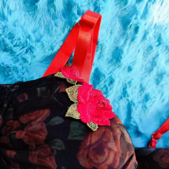 透けシフォンがエロカワッ。。ローズワッペン付小悪魔ブラジャー&ショーツセット。。グラマー大きいサイズ お花柄薔薇柄バラ柄。。。 < 女性ファッション  透けシフォンがエロカワッ。。ローズワッペン付小悪魔ブラジャー&ショーツセット。。グラマー大きいサイズ お花柄薔薇柄バラ柄。。。 < 女性ファッションの