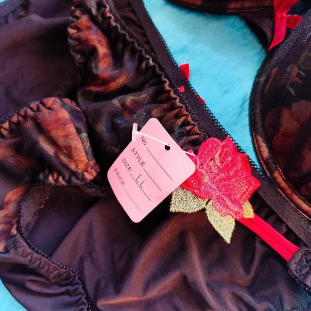 透けシフォンがエロカワッ。。ローズワッペン付小悪魔ブラジャー&ショーツセット。。グラマー大きいサイズ お花柄薔薇柄バラ柄。。。 < 女性ファッション  透けシフォンがエロカワッ。。ローズワッペン付小悪魔ブラジャー&ショーツセット。。グラマー大きいサイズ お花柄薔薇柄バラ柄。。。 < 女性ファッションの