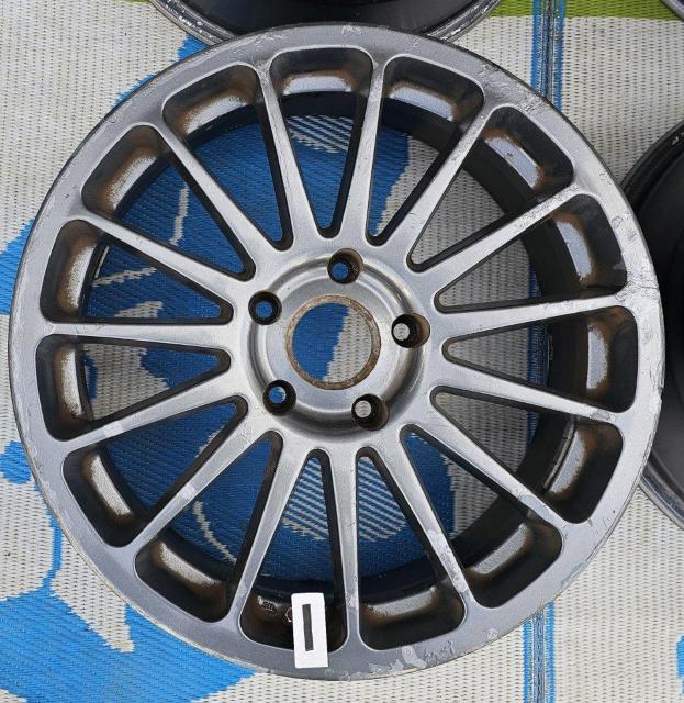 RAYS VERSUS TURISMO VESTA 17�C���`7J+42 114.3/5H �z�C�[���̂�4�{�Z�c�g�A���e�b�c�@ �V �� ������/�o�C�N