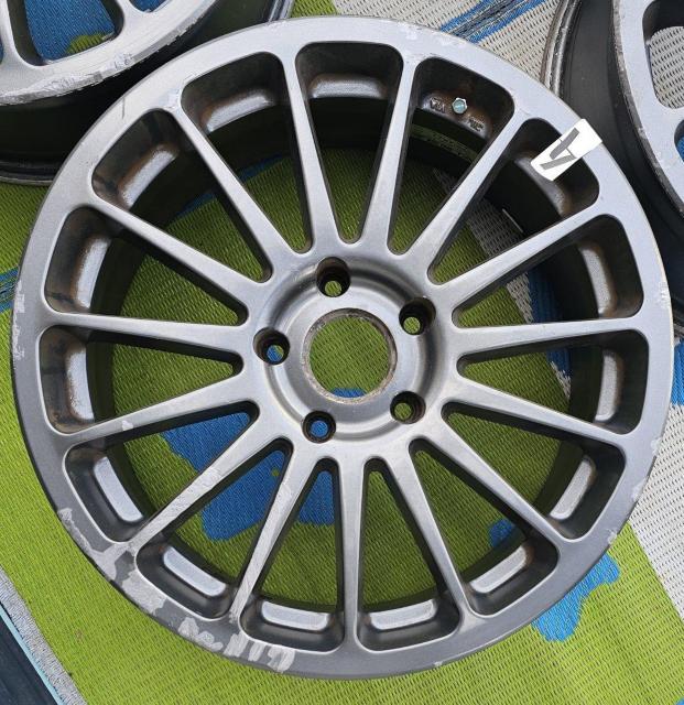 RAYS VERSUS TURISMO VESTA 17�C���`7J+42 114.3/5H �z�C�[���̂�4�{�Z�c�g�A���e�b�c�@ �V �� ������/�o�C�N