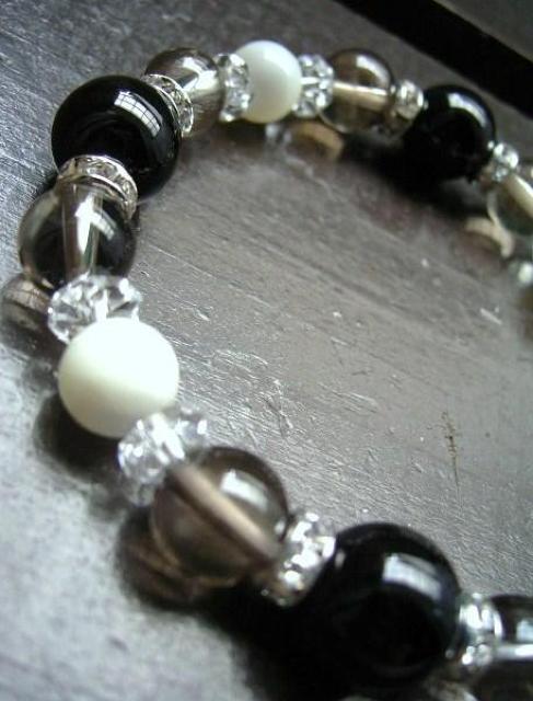オニキスxスモーキークォーツxマザーオブパールブレスレット < 女性アクセサリー/時計 オニキスxスモーキークォーツxマザーオブパールブレスレット < 女性アクセサリー/時計の