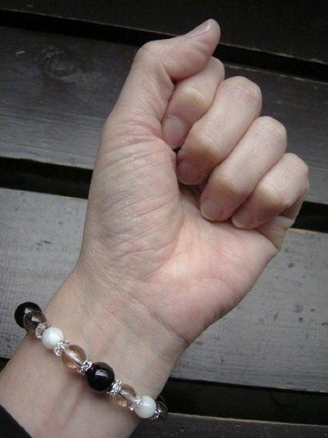 オニキスxスモーキークォーツxマザーオブパールブレスレット < 女性アクセサリー/時計 オニキスxスモーキークォーツxマザーオブパールブレスレット < 女性アクセサリー/時計の