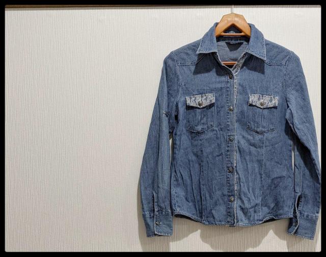 ★ROTE ROSE★RoteRose★ローテローザ★長袖シャツ★Tシャツ★Mサイズ★デニム生地★春から秋に★まとめ買い歓迎★ < 女性ファッション  ★ROTE ROSE★RoteRose★ローテローザ★長袖シャツ★Tシャツ★Mサイズ★デニム生地★春から秋に★まとめ買い歓迎★ < 女性ファッションの