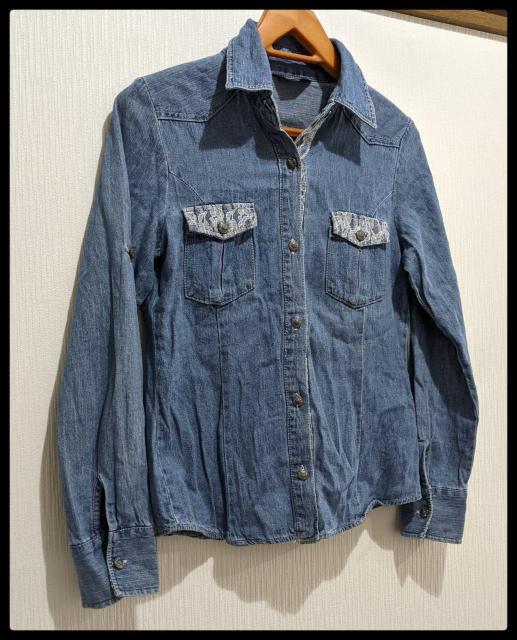 ★ROTE ROSE★RoteRose★ローテローザ★長袖シャツ★Tシャツ★Mサイズ★デニム生地★春から秋に★まとめ買い歓迎★ < 女性ファッション  ★ROTE ROSE★RoteRose★ローテローザ★長袖シャツ★Tシャツ★Mサイズ★デニム生地★春から秋に★まとめ買い歓迎★ < 女性ファッションの