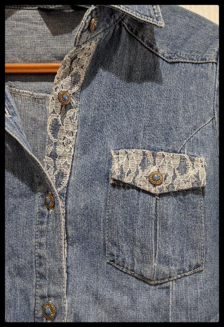 ★ROTE ROSE★RoteRose★ローテローザ★長袖シャツ★Tシャツ★Mサイズ★デニム生地★春から秋に★まとめ買い歓迎★ < 女性ファッション  ★ROTE ROSE★RoteRose★ローテローザ★長袖シャツ★Tシャツ★Mサイズ★デニム生地★春から秋に★まとめ買い歓迎★ < 女性ファッションの