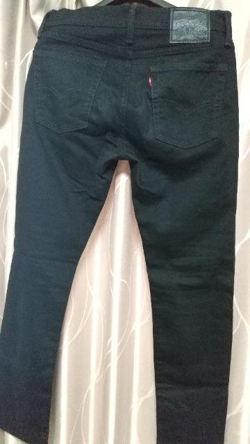 Levi'sの膝ダメージ加工のジーンズ★黒色★ウエスト平置40cm < ブランド  Levi'sの膝ダメージ加工のジーンズ★黒色★ウエスト平置40cm < ブランドの