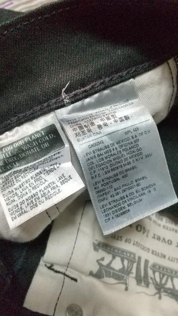 Levi'sの膝ダメージ加工のジーンズ★黒色★ウエスト平置40cm < ブランド  Levi'sの膝ダメージ加工のジーンズ★黒色★ウエスト平置40cm < ブランドの