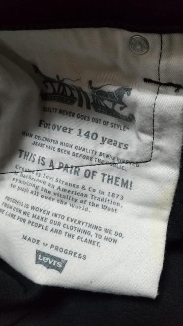 Levi'sの膝ダメージ加工のジーンズ★黒色★ウエスト平置40cm < ブランド  Levi'sの膝ダメージ加工のジーンズ★黒色★ウエスト平置40cm < ブランドの
