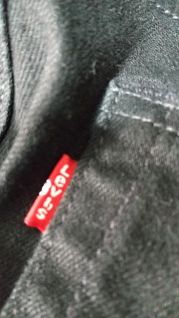 Levi'sの膝ダメージ加工のジーンズ★黒色★ウエスト平置40cm < ブランド  Levi'sの膝ダメージ加工のジーンズ★黒色★ウエスト平置40cm < ブランドの