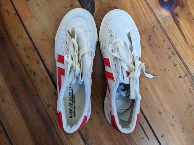 新品 24.5cm スニーカー ローカット レディース 靴 シューズ ホワイト < 女性ファッション  新品 24.5cm スニーカー ローカット レディース 靴 シューズ ホワイト < 女性ファッションの