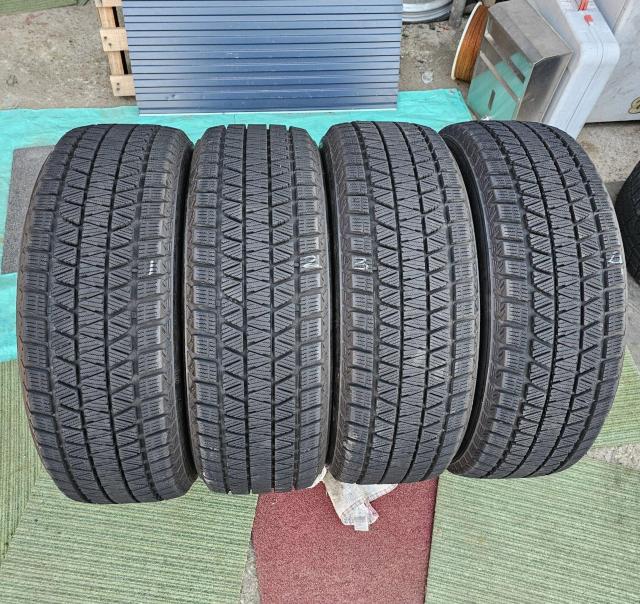 oa X^bhX ^C 18C`uaXg BLIZZAK DM-V3 235/60R18 107Q  /oCN