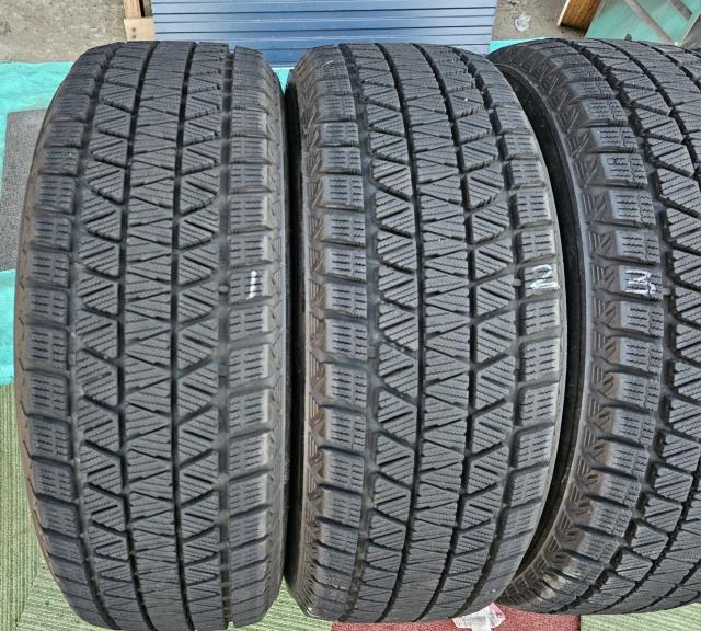 oa X^bhX ^C 18C`uaXg BLIZZAK DM-V3 235/60R18 107Q  /oCN