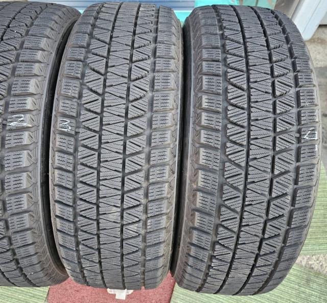 oa X^bhX ^C 18C`uaXg BLIZZAK DM-V3 235/60R18 107Q  /oCN