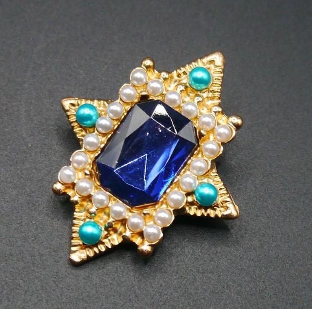 新品アンティーク調きらきらストーン フェイクパール ヴィクトリアンブローチ < 女性アクセサリー/時計 新品アンティーク調きらきらストーン フェイクパール ヴィクトリアンブローチ < 女性アクセサリー/時計の