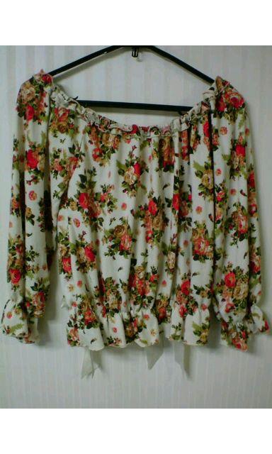 ポンポン付リボンオフショルトップス < 女性ファッション ポンポン付リボンオフショルトップス < 女性ファッションの